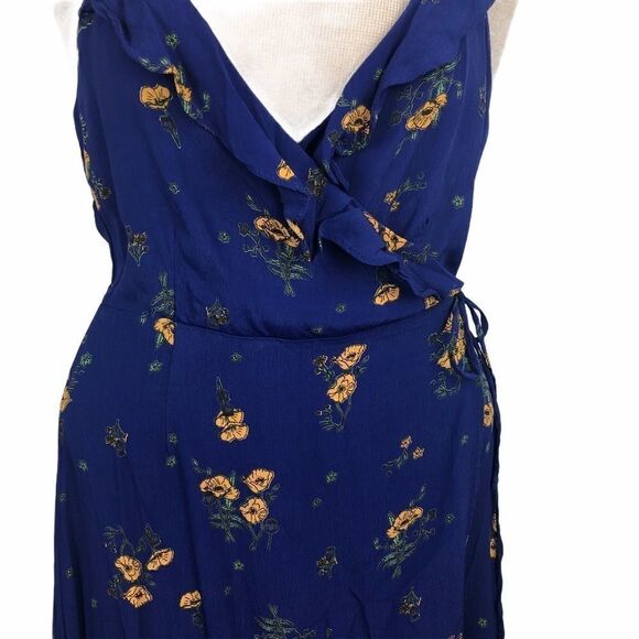 Lucy Love wrap maxi dress - Picture 2 of 10